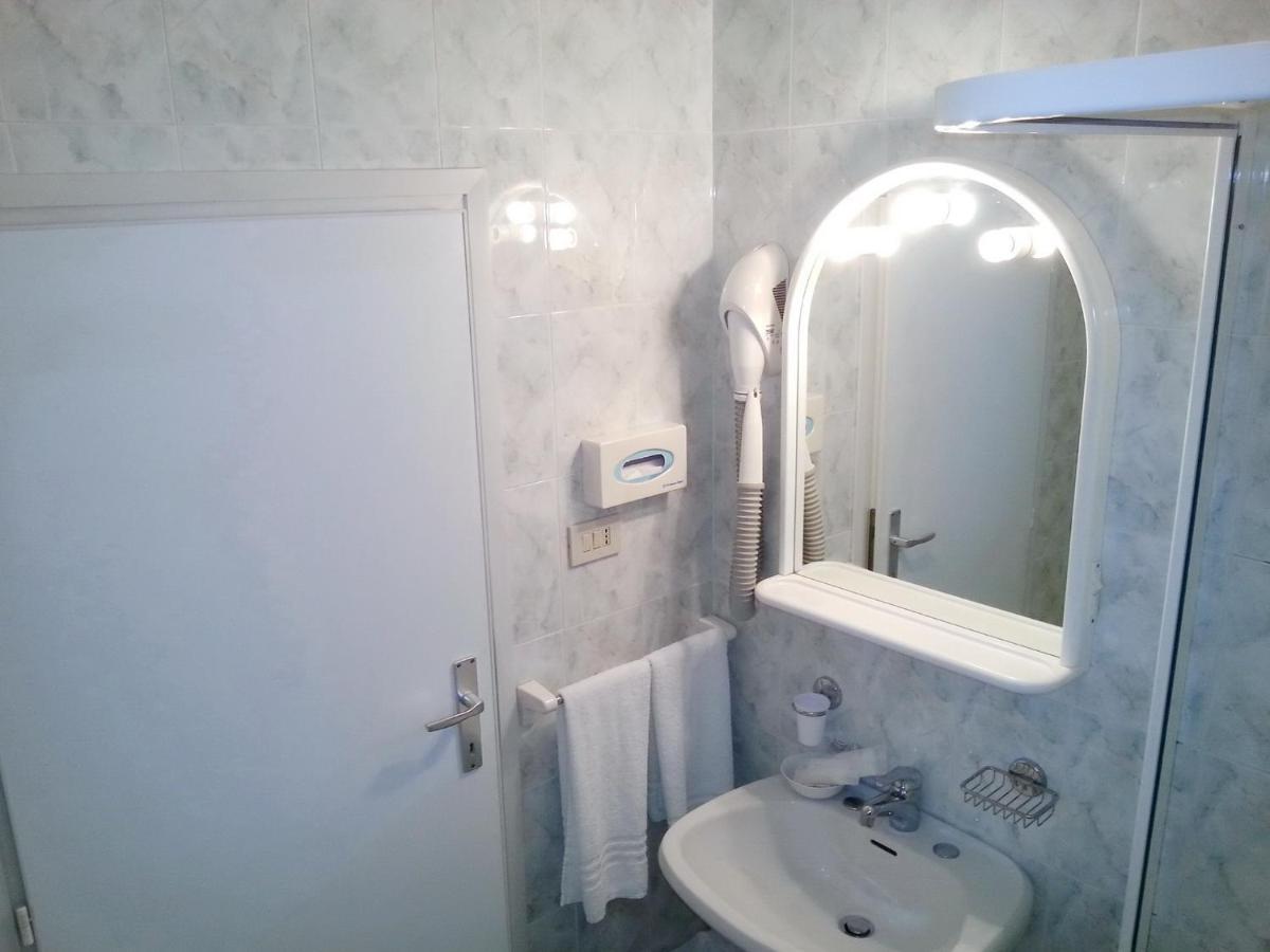 Hotel Vecchia Rimini ليدو ديلي ايستينسي الغرفة الصورة