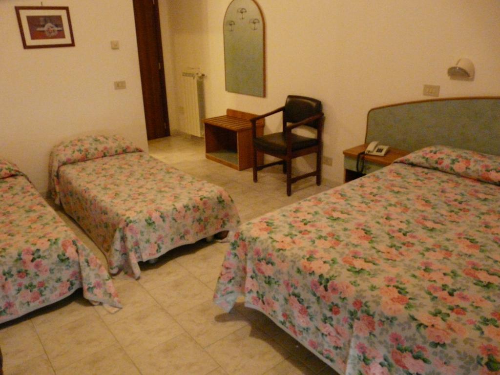 Hotel Vecchia Rimini ليدو ديلي ايستينسي الغرفة الصورة