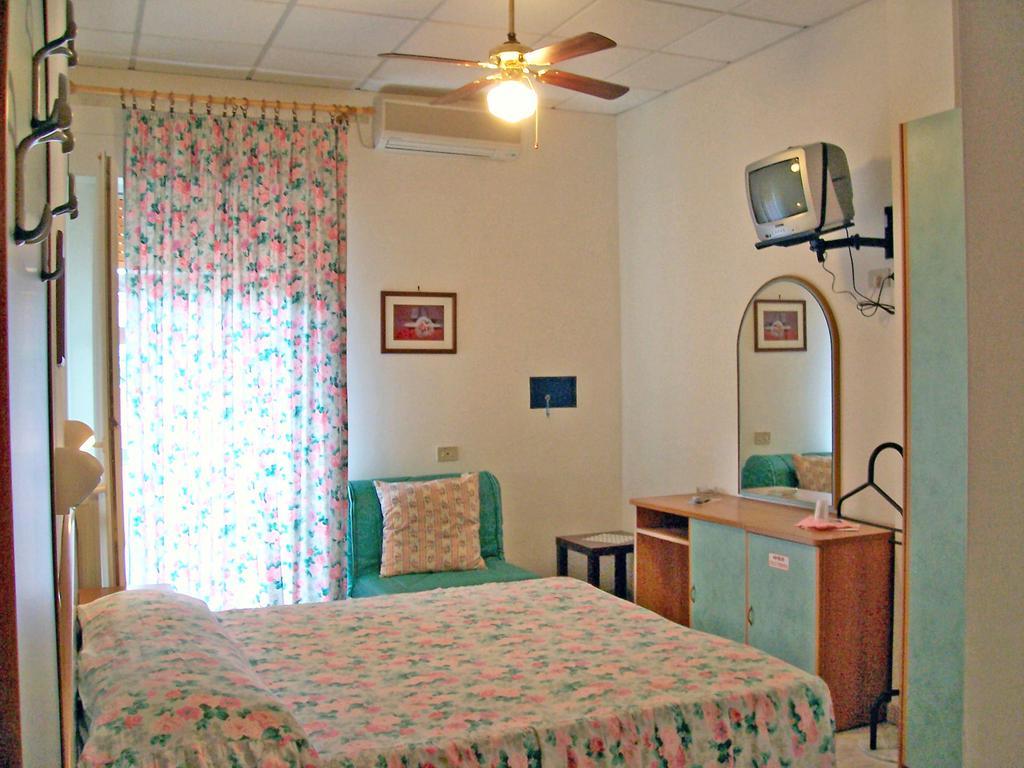 Hotel Vecchia Rimini ليدو ديلي ايستينسي الغرفة الصورة